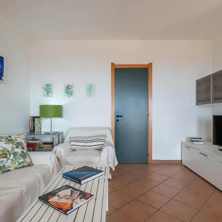 Picturesque Flat With Sea View Appartement Geremèas