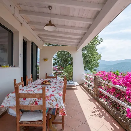 Picturesque Flat With Sea View Appartement Geremèas