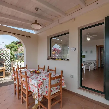 Apartment Picturesque Flat With Sea View *