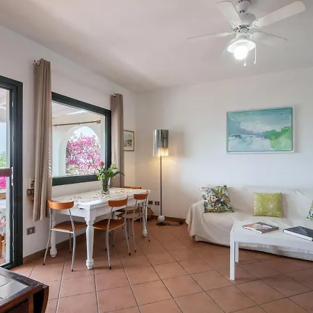 Picturesque Flat With Sea View *
