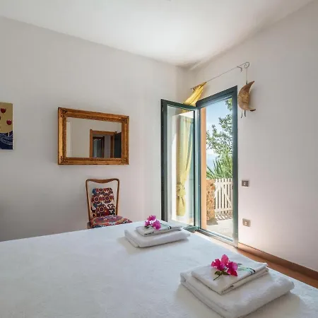 Picturesque Flat With Sea View Geremeas