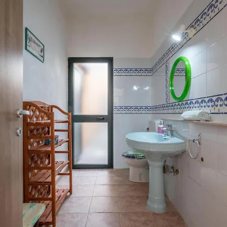 Picturesque Flat With Sea View Appartamento Geremèas
