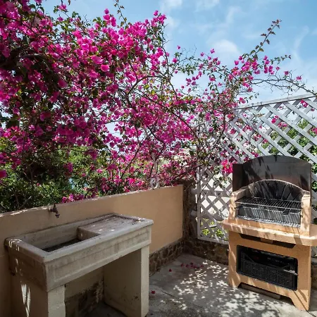 Apartment Picturesque Flat With Sea View *
